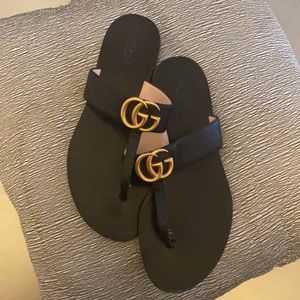 Black Gucci thong sandals size 37